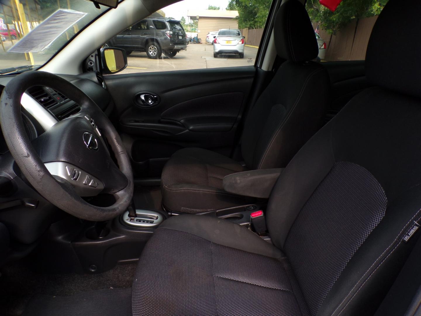 2018 Silver /Gray Nissan Versa (3N1CN7AP9JK) , Automatic transmission, located at 16710 Clay Rd., Houston, TX, 77084, (281) 859-7900, 29.834864, -95.656166 - Photo#5
